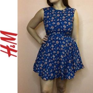 H&M Floral Print Dress in Blue!!  🌸